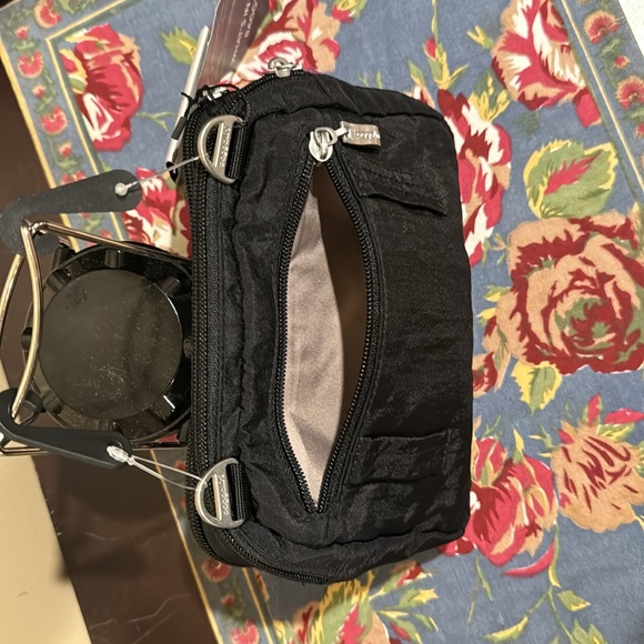 Baggallini Triple Zip Crossbody Belt Hip bag Black w/Sand lining silver hardware - Picture 10 of 14